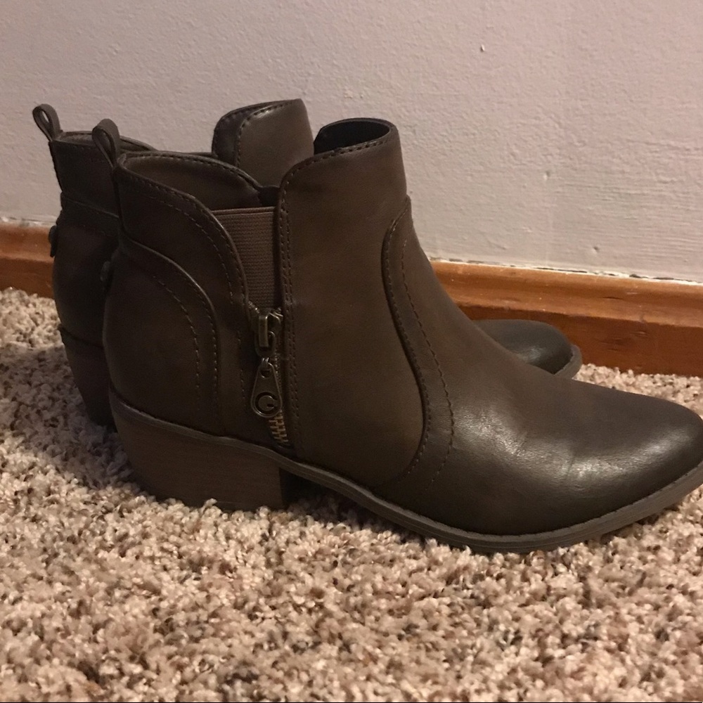 G by Guess Size 7